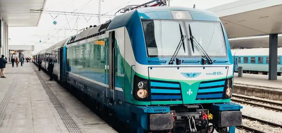 локомотив и вагон бдж